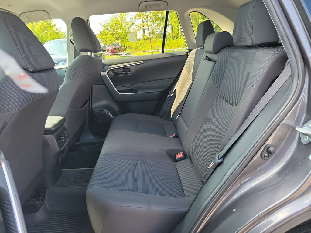 Used 2024 Toyota RAV4 LE AWD/4WD image 16