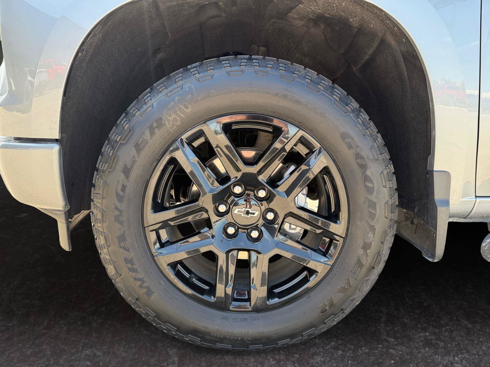 Used 2026 Chevrolet Silverado 1500 Custom w/ Turbomax Blackout Package AWD/4WD image 15
