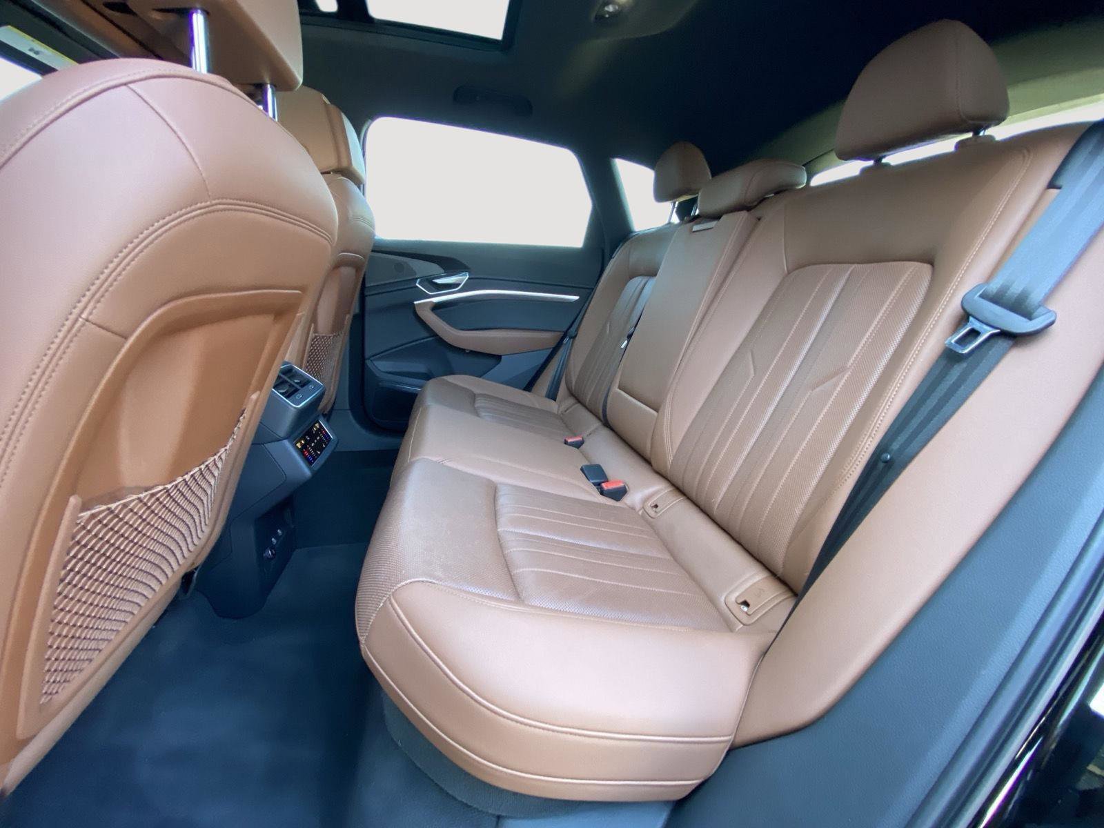 Used 2022 Audi e-tron Premium Plus w/ Premium Plus Package image 25