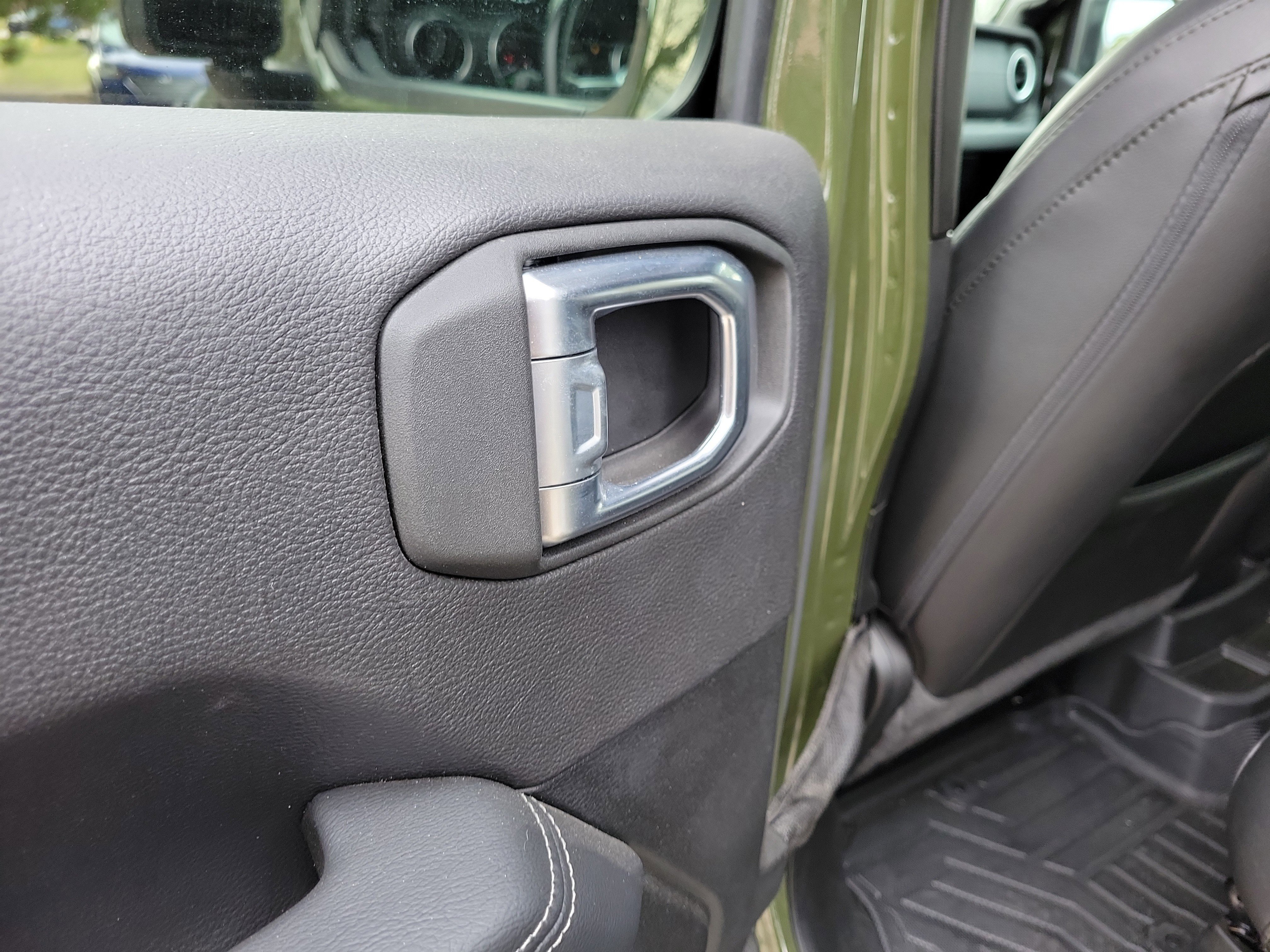 Used 2022 Jeep Wrangler Unlimited Sahara w/ Cold Weather Group image 13