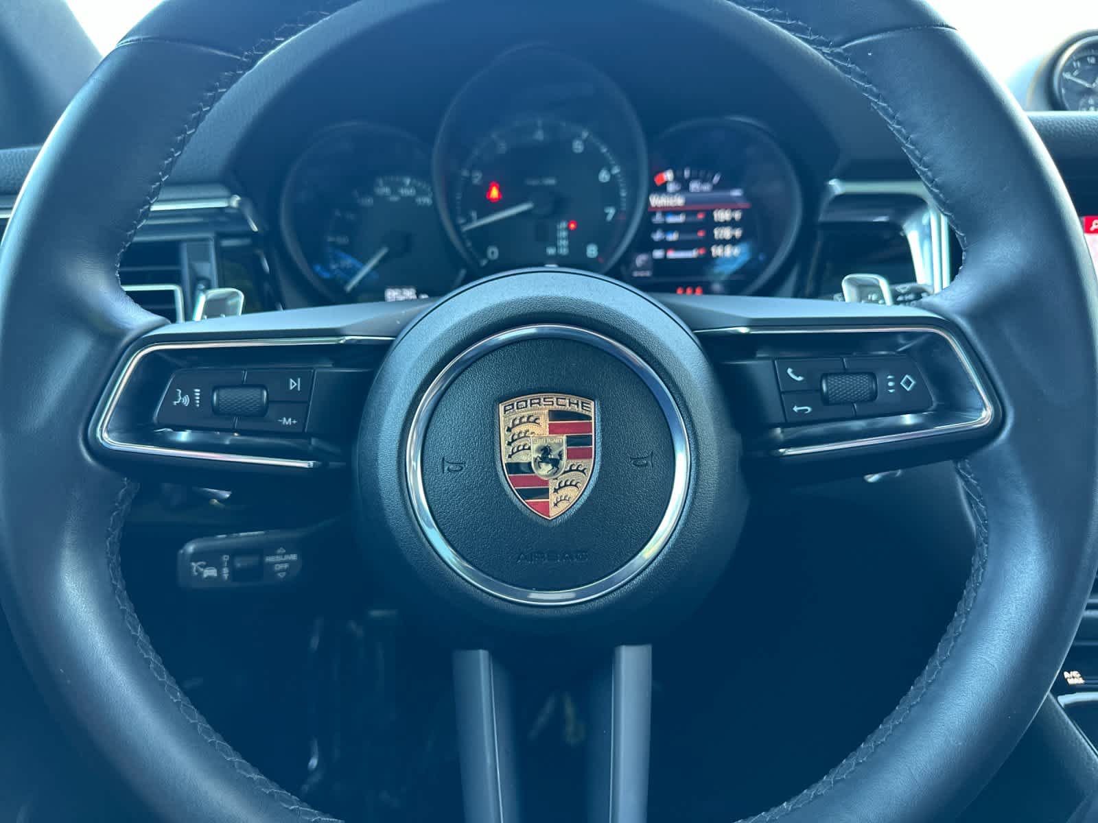 Certified 2025 Porsche Macan AWD/4WD image 25