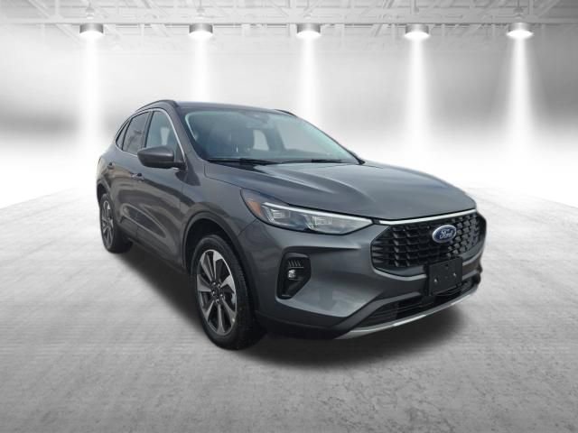 Used 2025 Ford Escape Platinum image 2