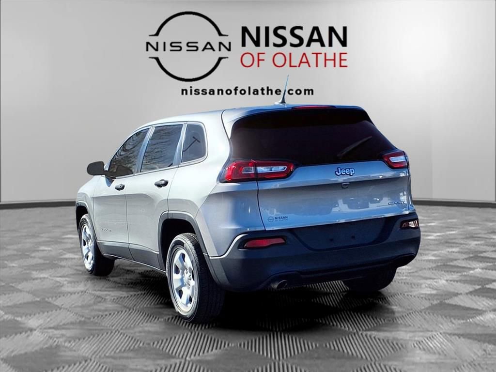 Used 2016 Jeep Cherokee Sport image 3