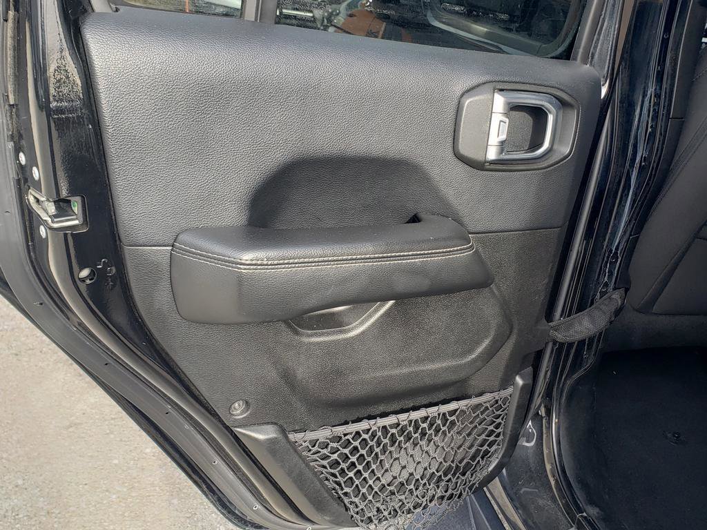 Used 2018 Jeep Wrangler Unlimited Sahara image 18