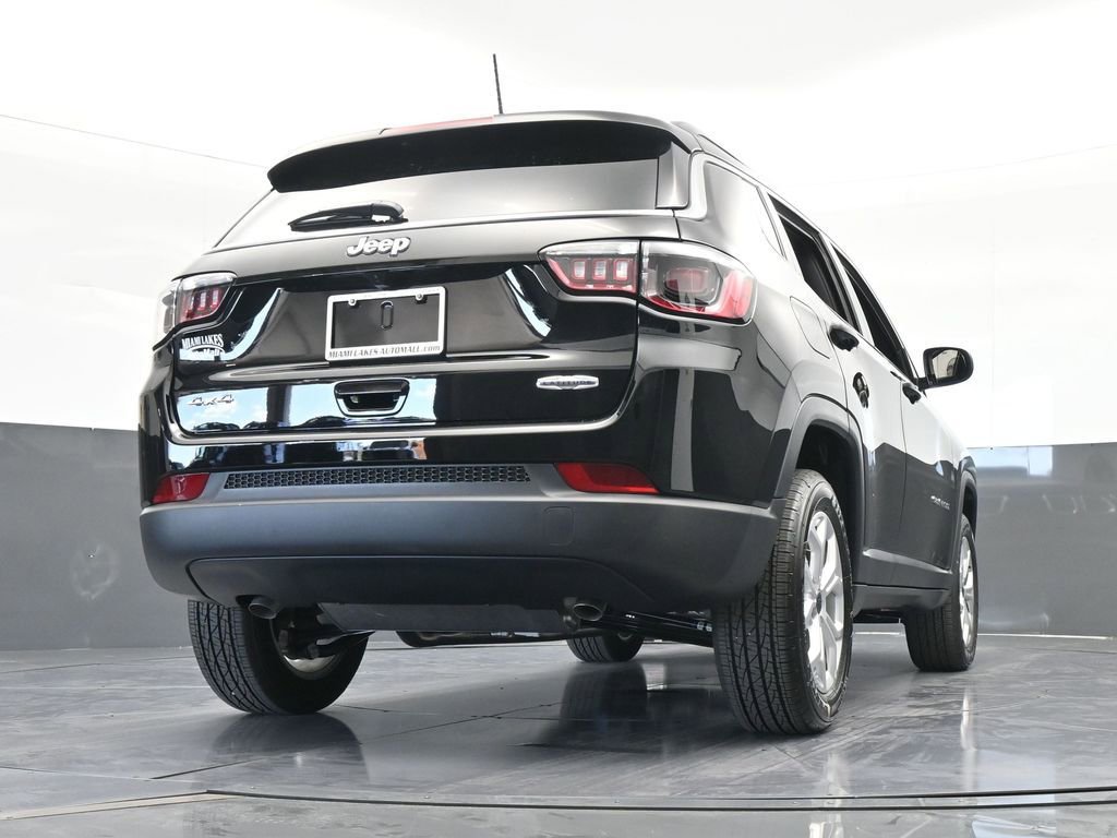 Used 2025 Jeep Compass Latitude image 52