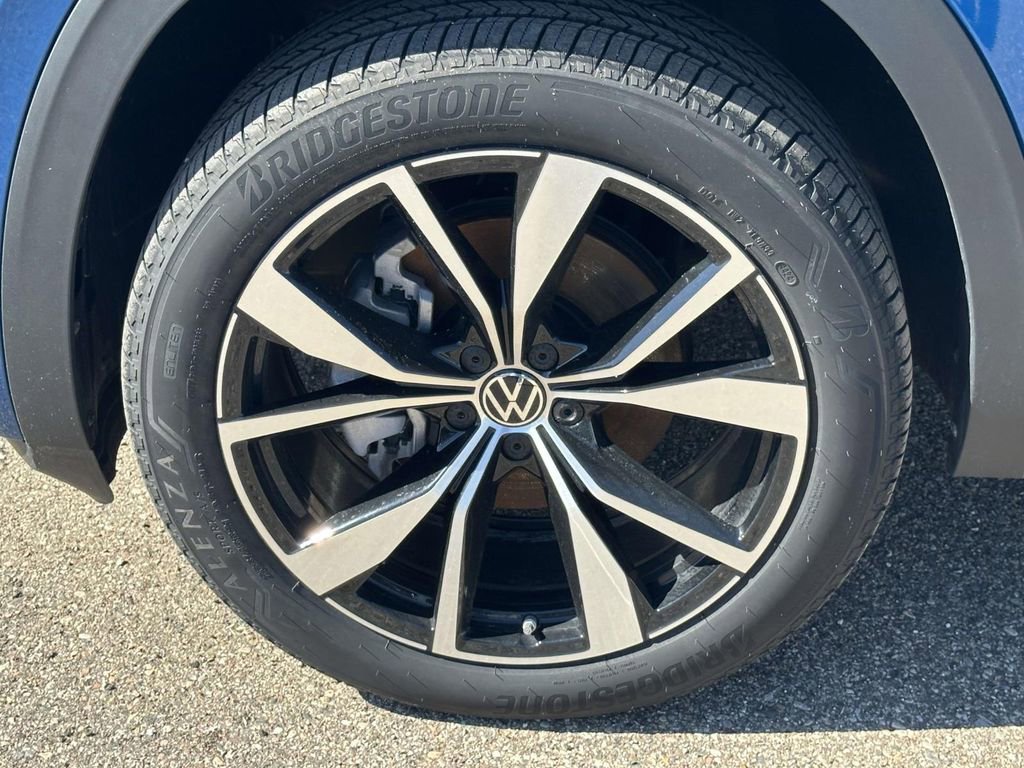 New 2025 Volkswagen Atlas SEL Premium R-Line image 8