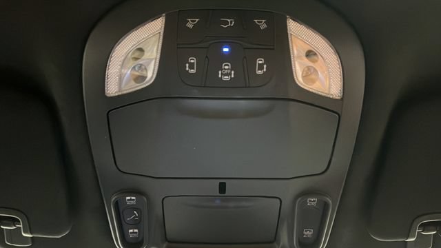 Used 2023 Chrysler Pacifica Pinnacle FWD image 36