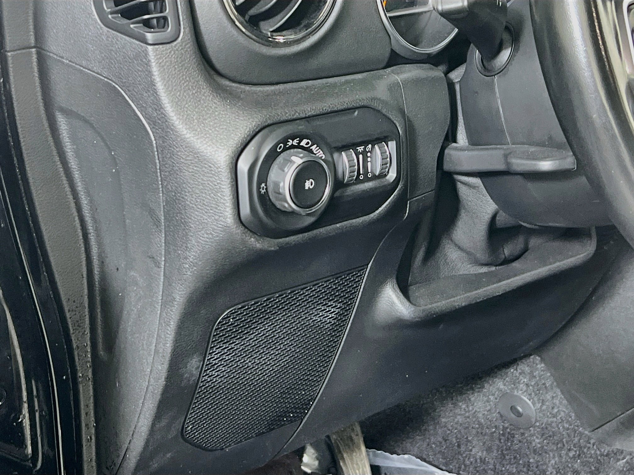 Used 2020 Jeep Wrangler Unlimited Sahara AWD/4WD image 10