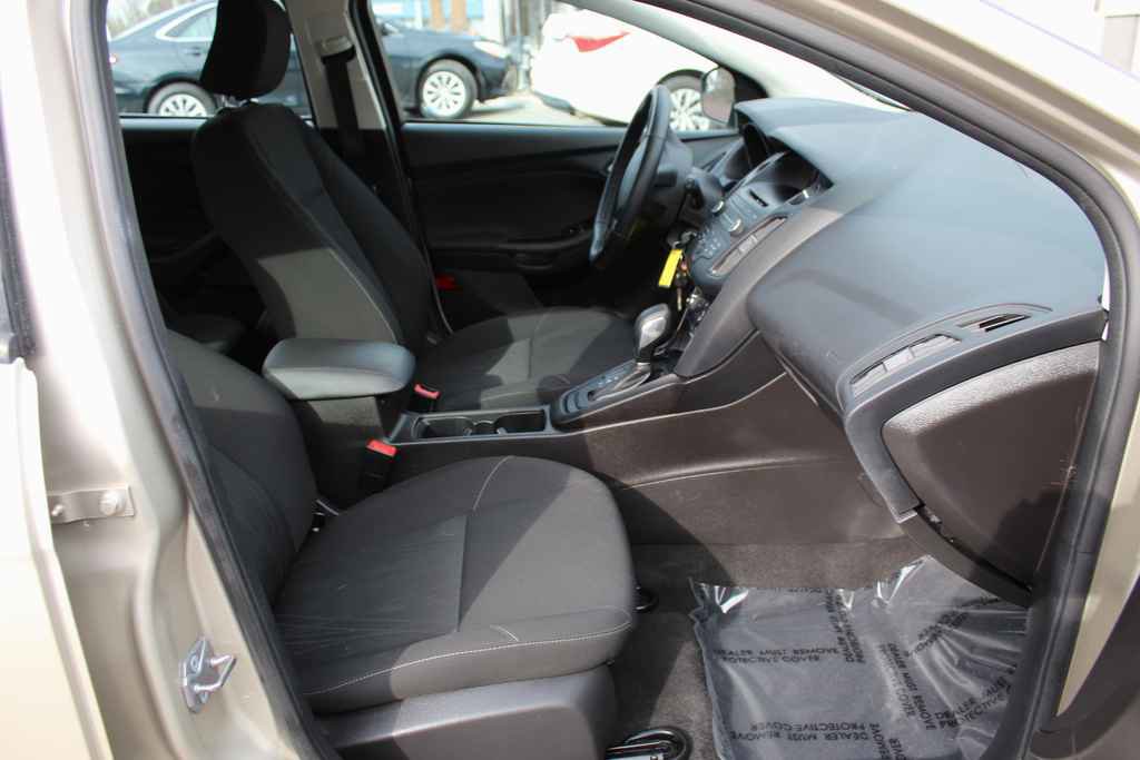Used 2017 Ford Focus SE w/ Cold Weather Package image 29