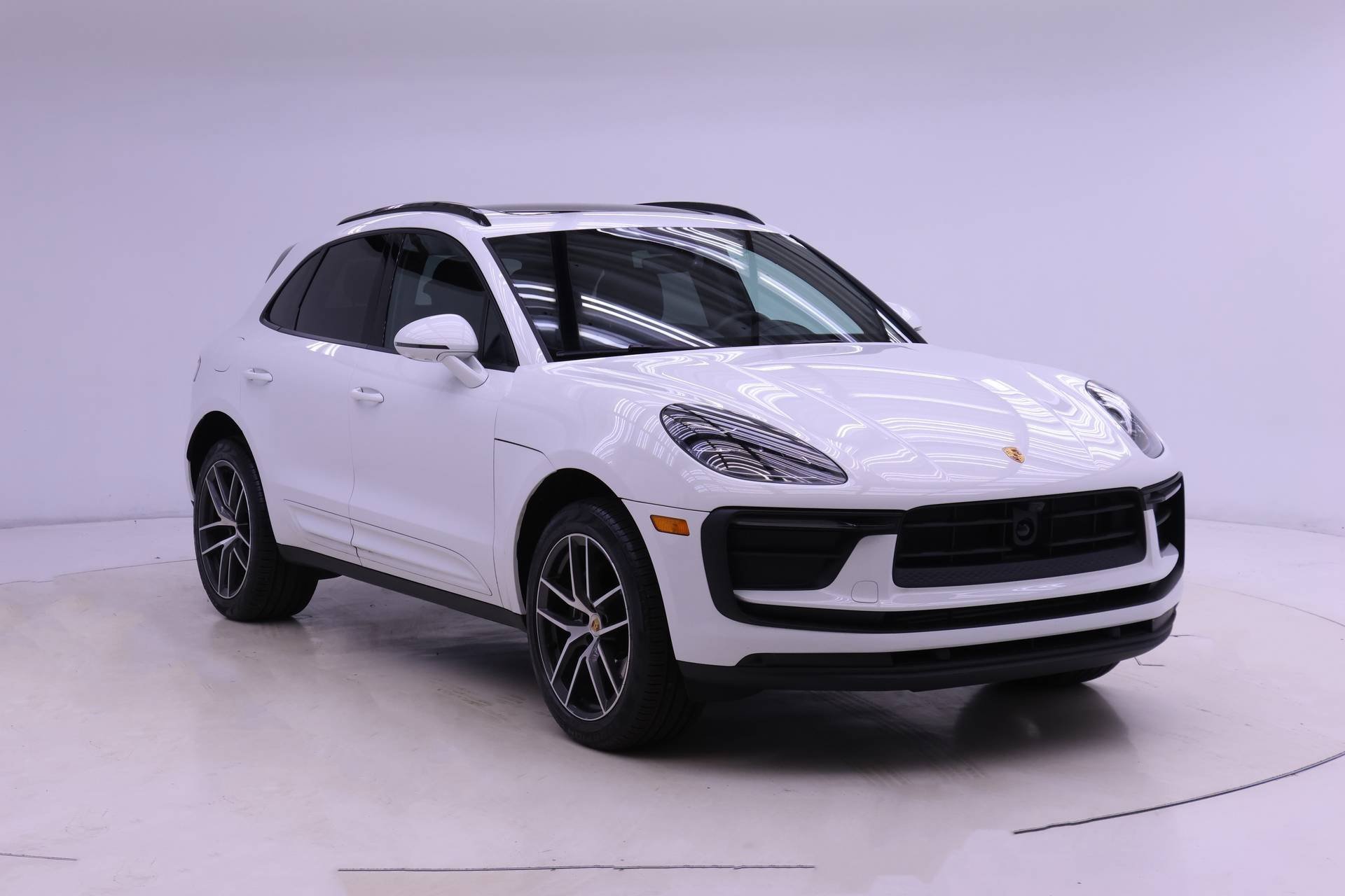 Used 2025 Porsche Macan image 9