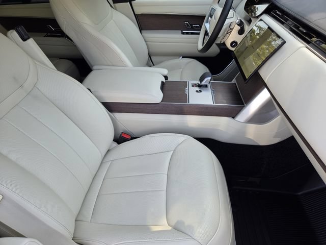 Used 2025 Land Rover Range Rover SE AWD/4WD image 12