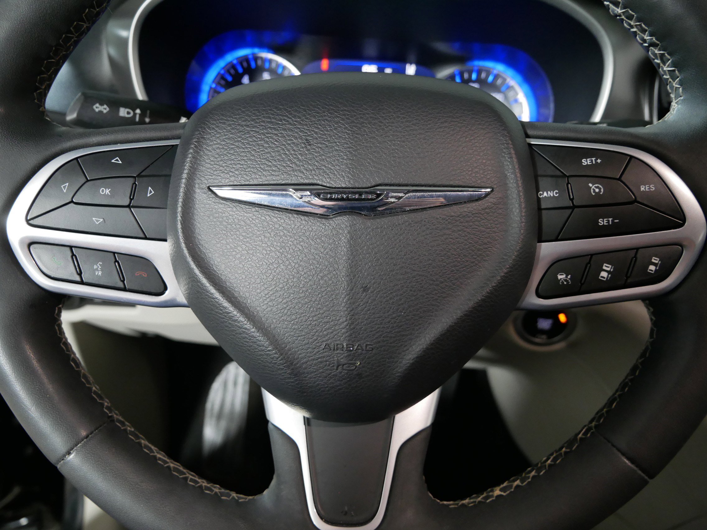 Used 2022 Chrysler Pacifica Touring-L image 25