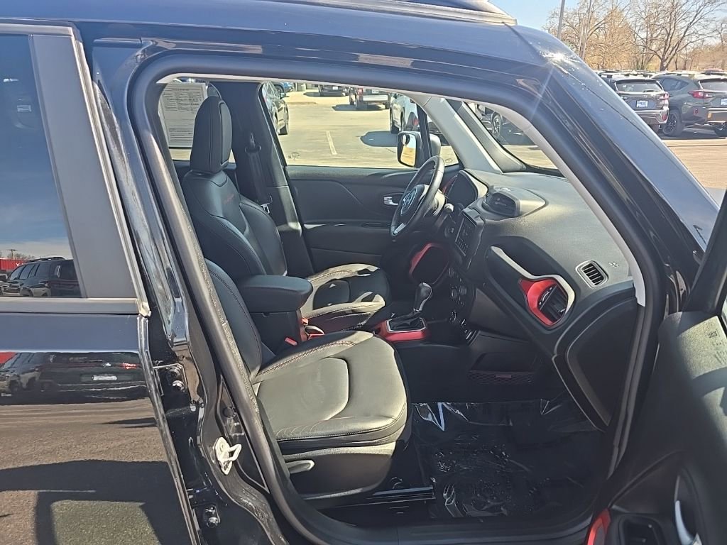 Used 2018 Jeep Renegade Trailhawk image 6