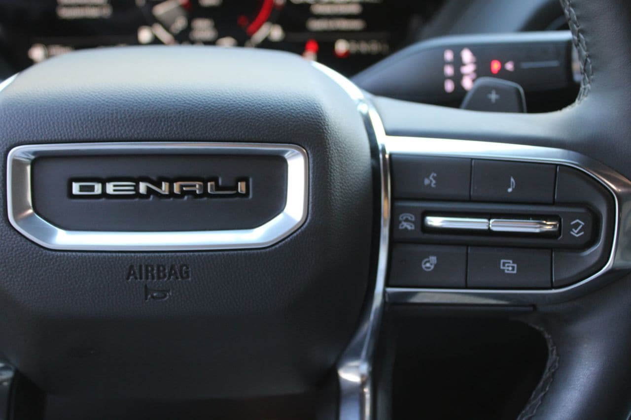 Used 2026 GMC Yukon Denali AWD/4WD image 23