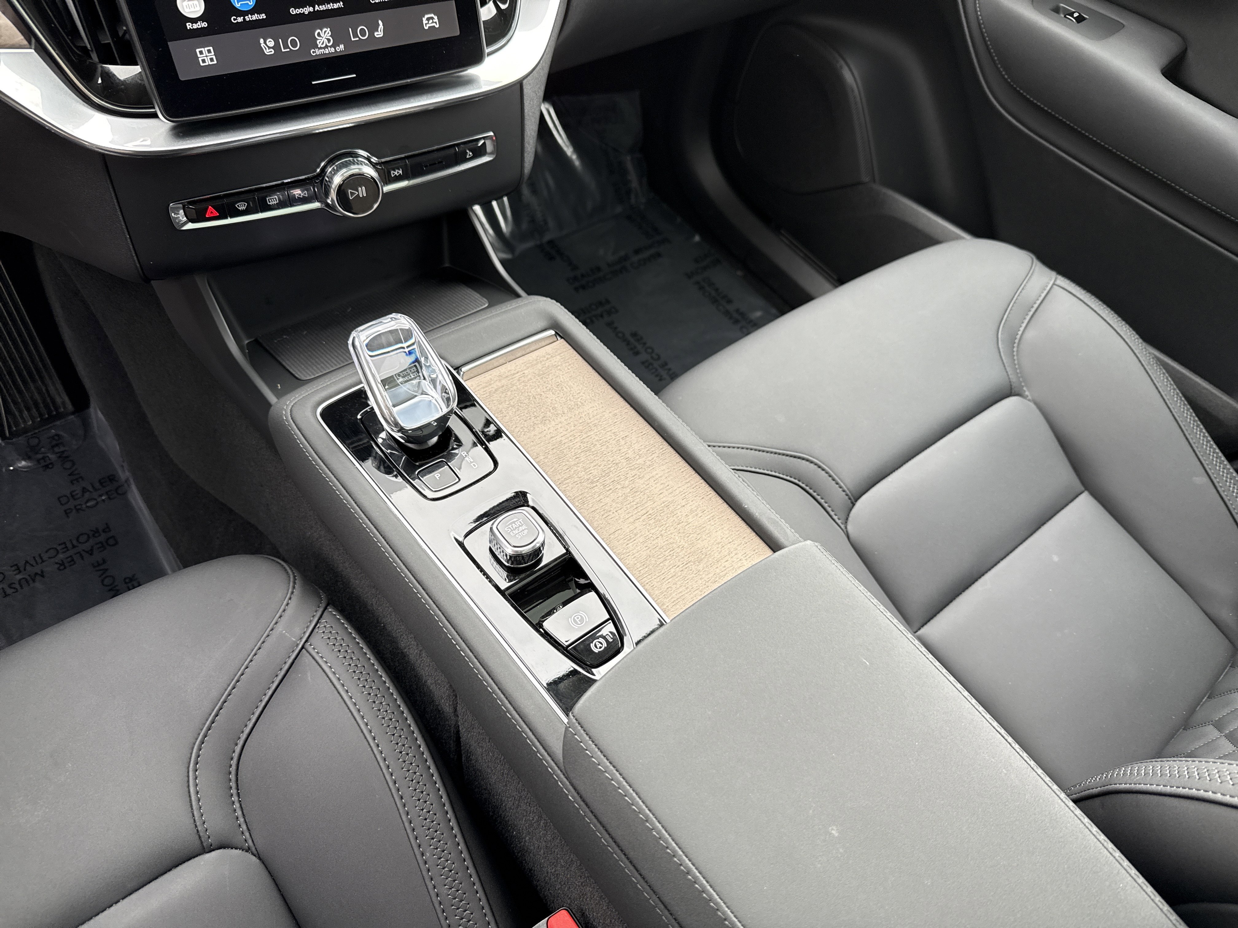 Used 2025 Volvo XC90 B6 Plus image 26