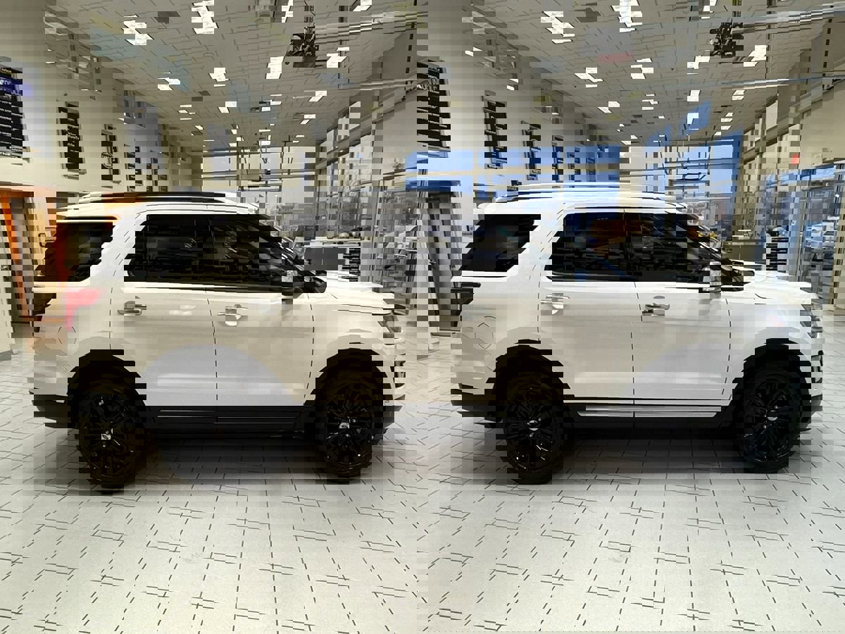 Used 2016 Ford Explorer Platinum image 6