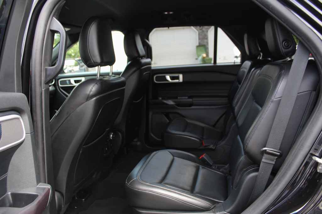 Used 2020 Ford Explorer XLT w/ Equipment Group 202A AWD/4WD image 27