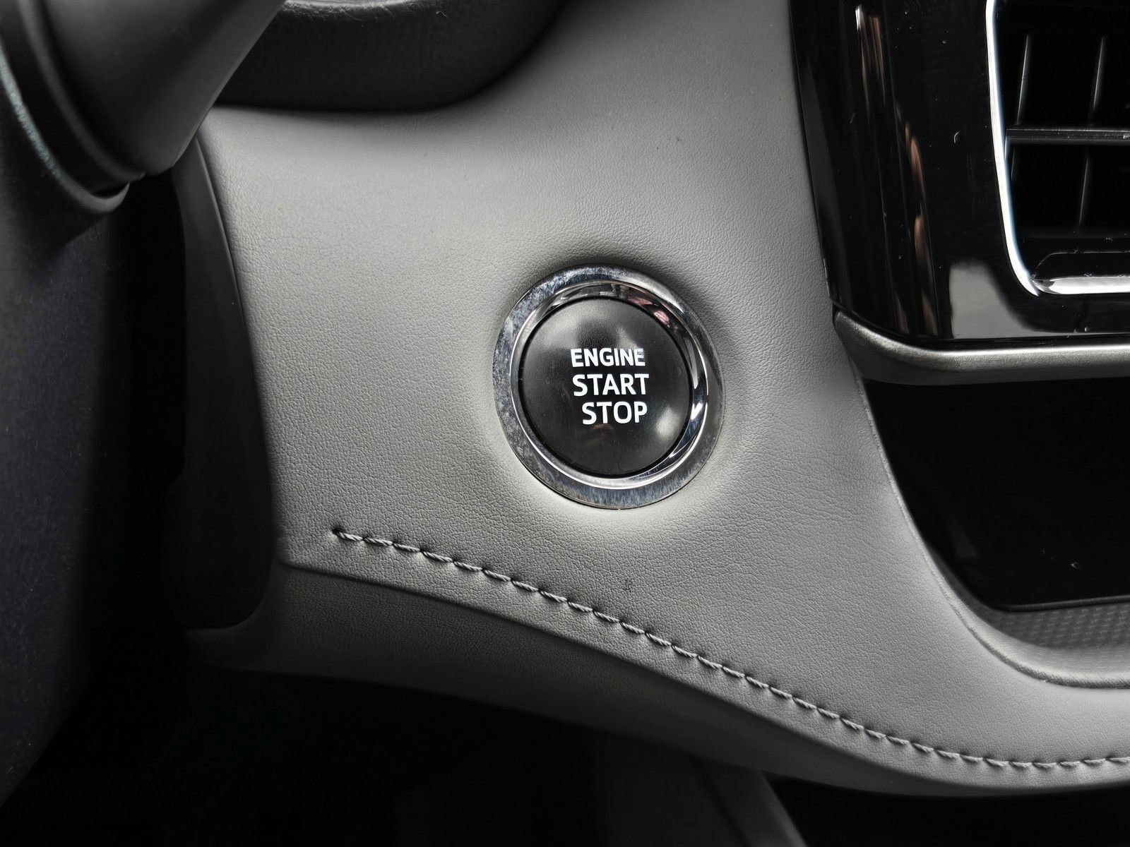 Used 2023 Toyota Highlander XLE AWD/4WD image 21