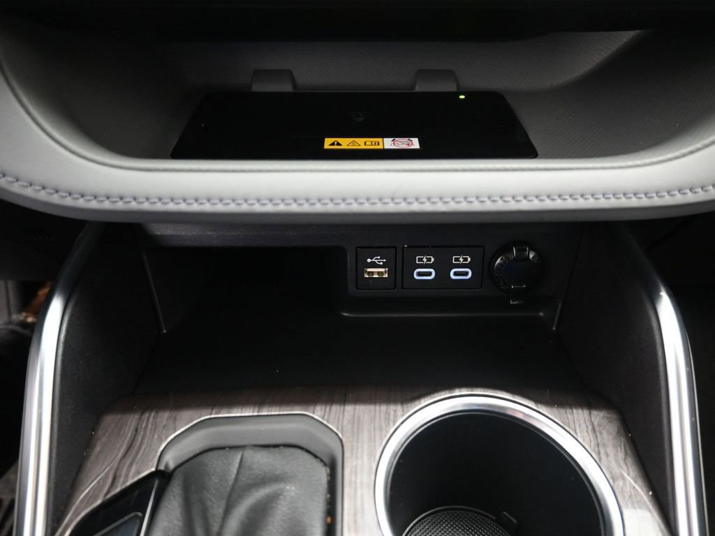Used 2023 Toyota Highlander Limited image 22