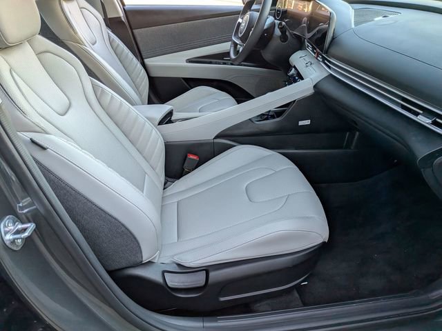 Used 2025 Hyundai Elantra Limited image 33