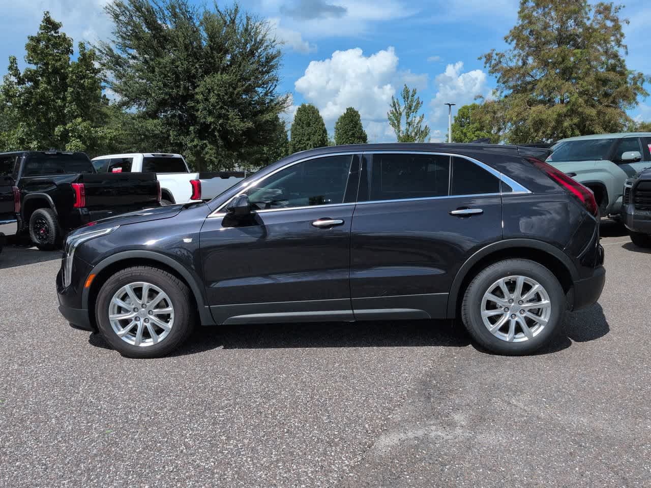 Used 2023 Cadillac XT4 Luxury FWD image 3