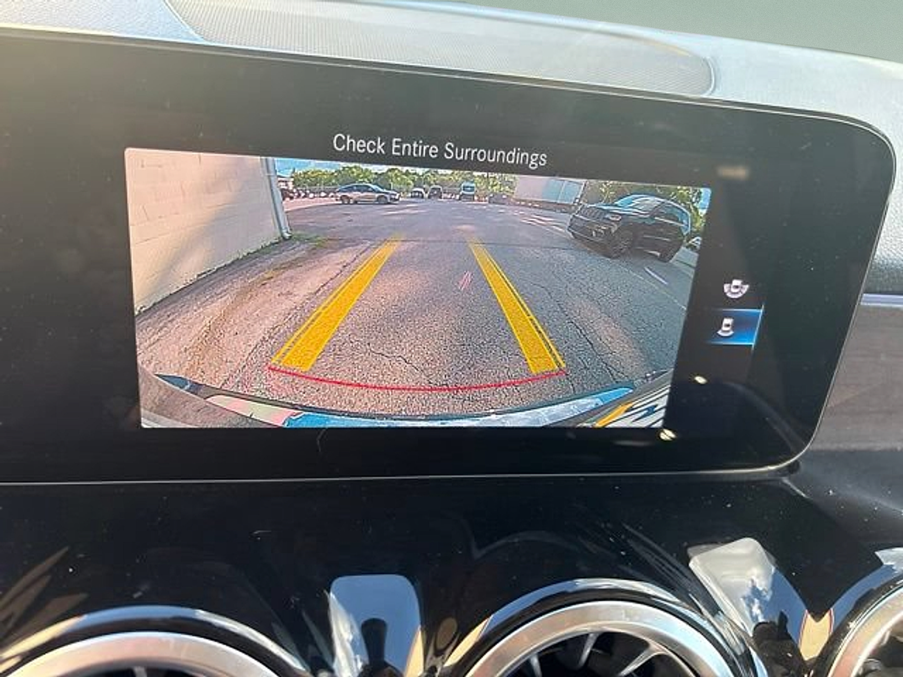 Used 2023 Mercedes-Benz GLB 250 4MATIC image 24