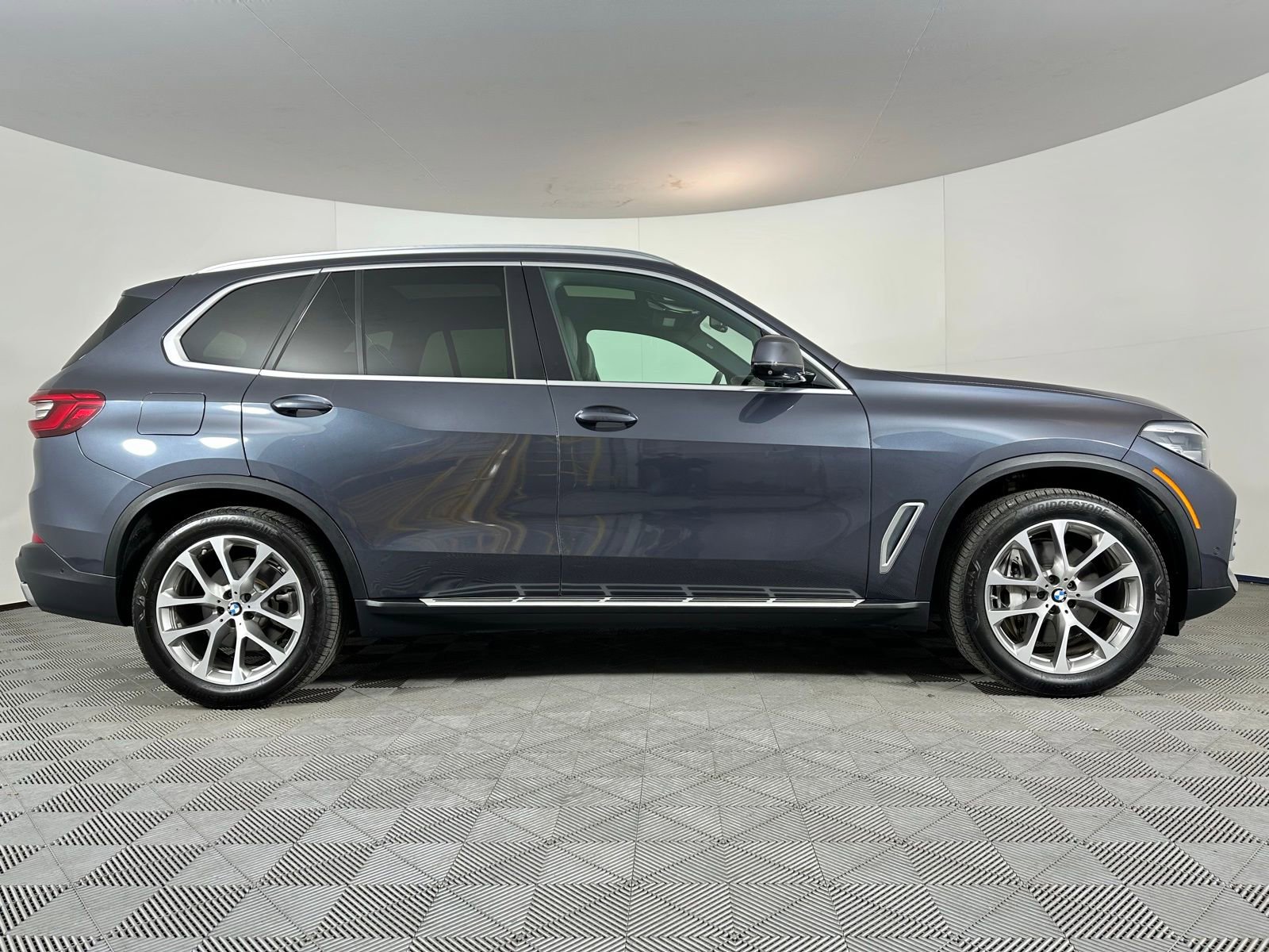 Used 2019 BMW X5 xDrive50i w/ Parking Assistance Package image 30