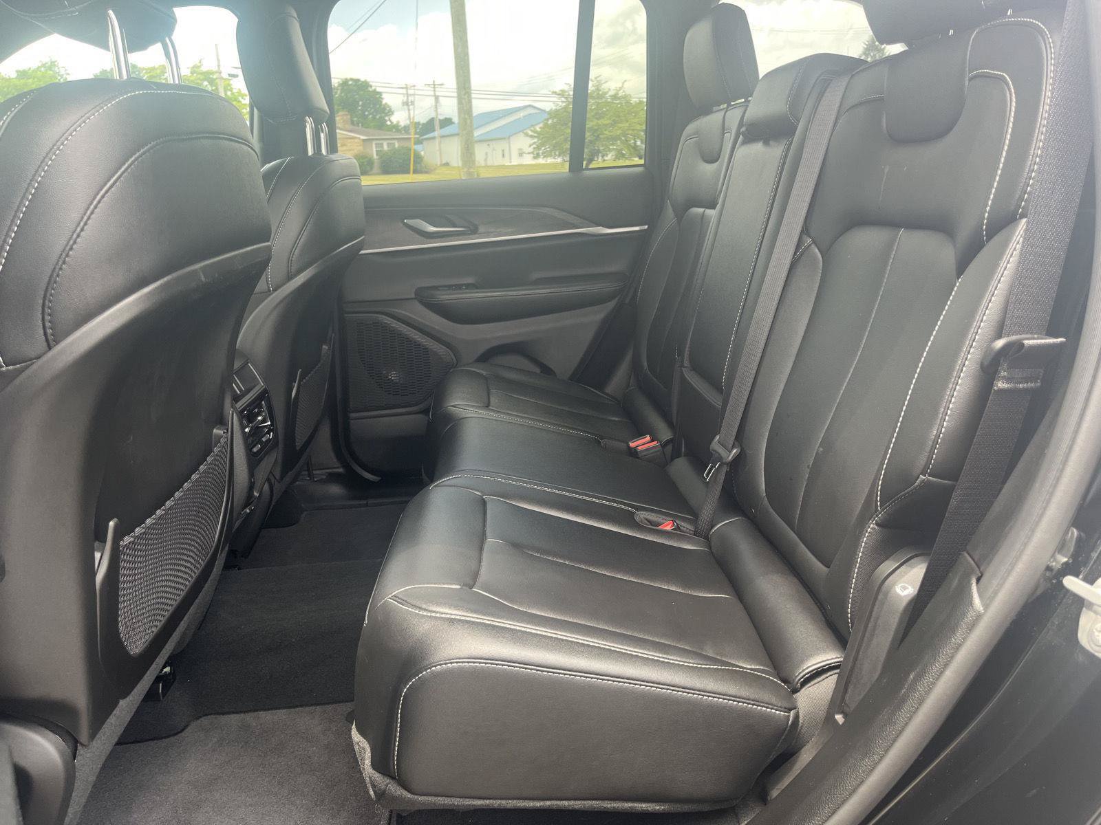 Used 2024 Jeep Grand Cherokee Limited AWD/4WD image 29