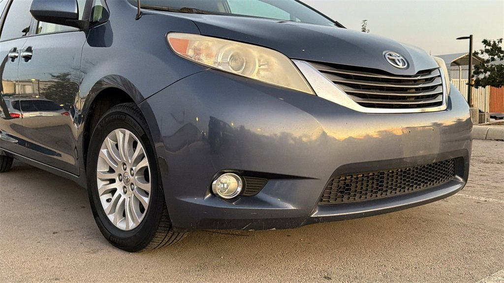 Used 2014 Toyota Sienna XLE image 12