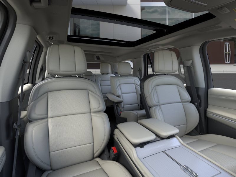 New 2026 Lincoln Navigator Reserve w/ Jet Appearance Package AWD/4WD image 11