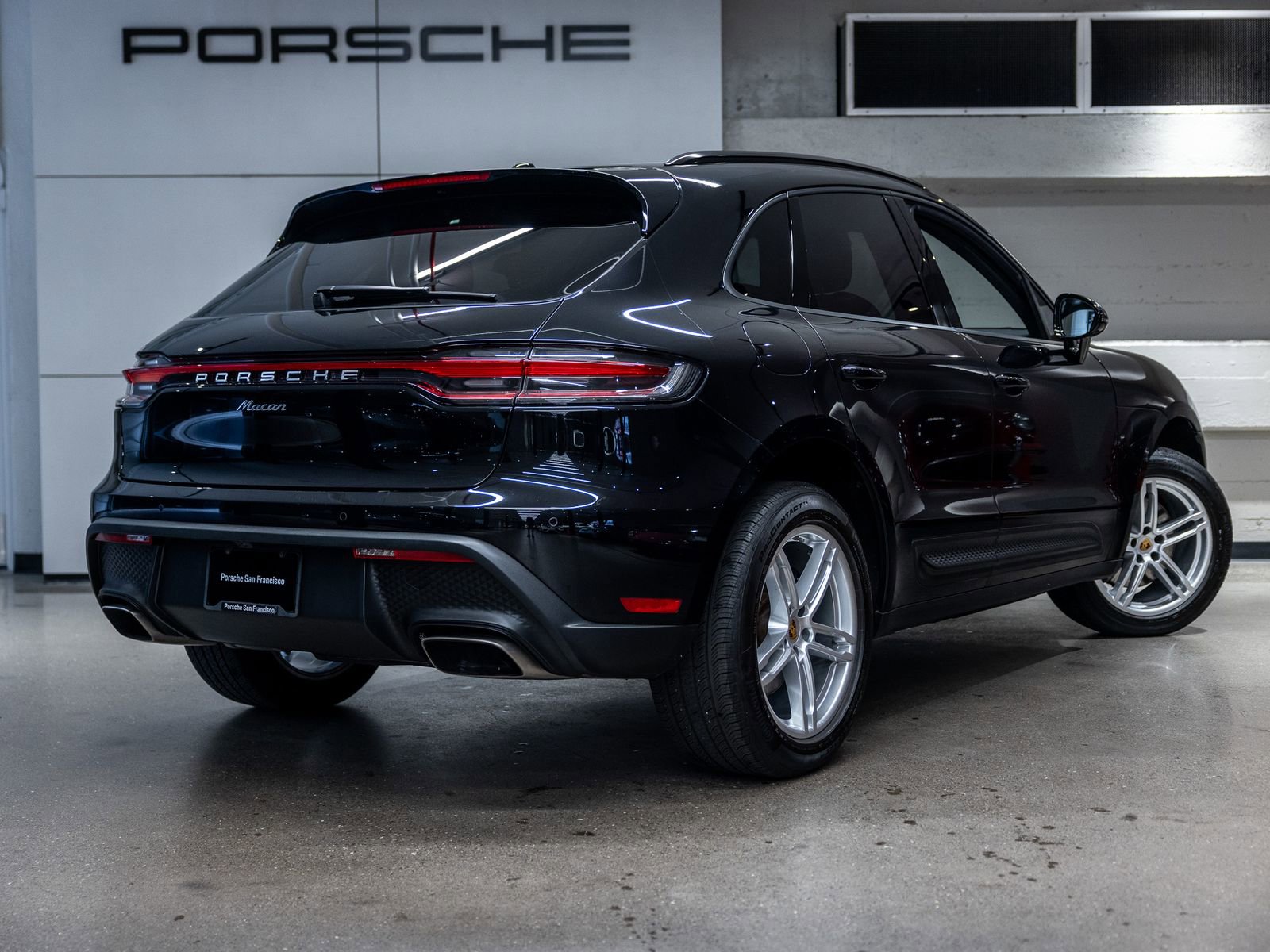 Certified 2023 Porsche Macan AWD/4WD image 8
