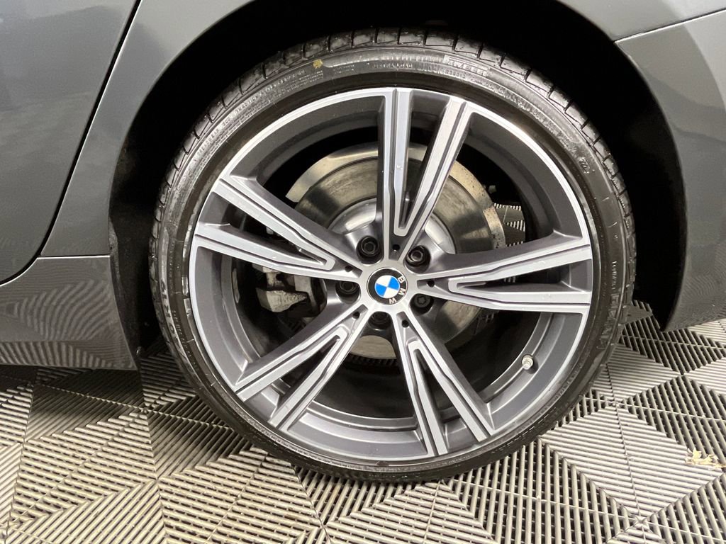 Certified 2022 BMW 330i xDrive Sedan w/ Driving Assistance Package image 15