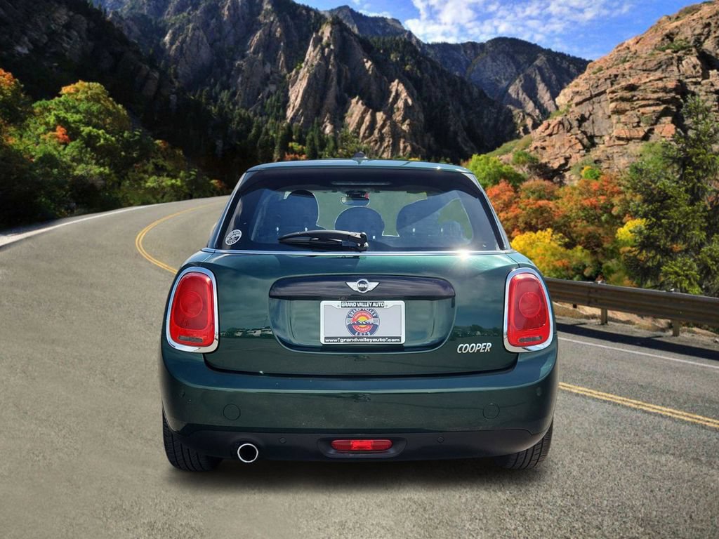 Used 2018 MINI Cooper 4-Door Hardtop FWD image 4