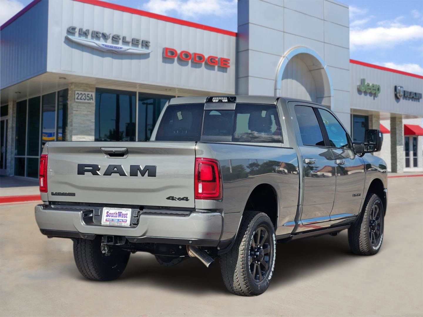 New 2026 RAM 2500 Laramie AWD/4WD image 5