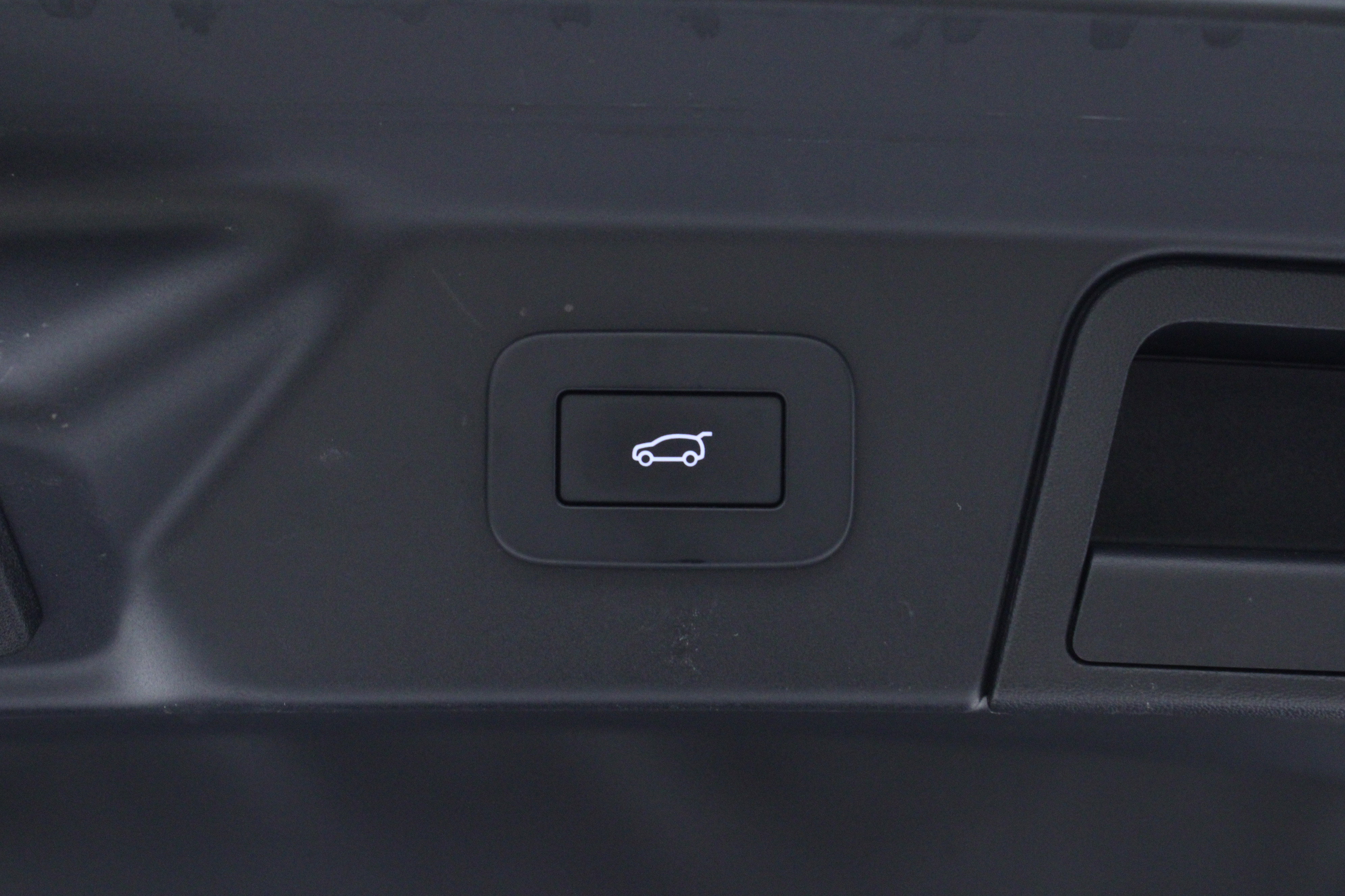 Used 2023 Land Rover Range Rover Velar R-Dynamic S image 11