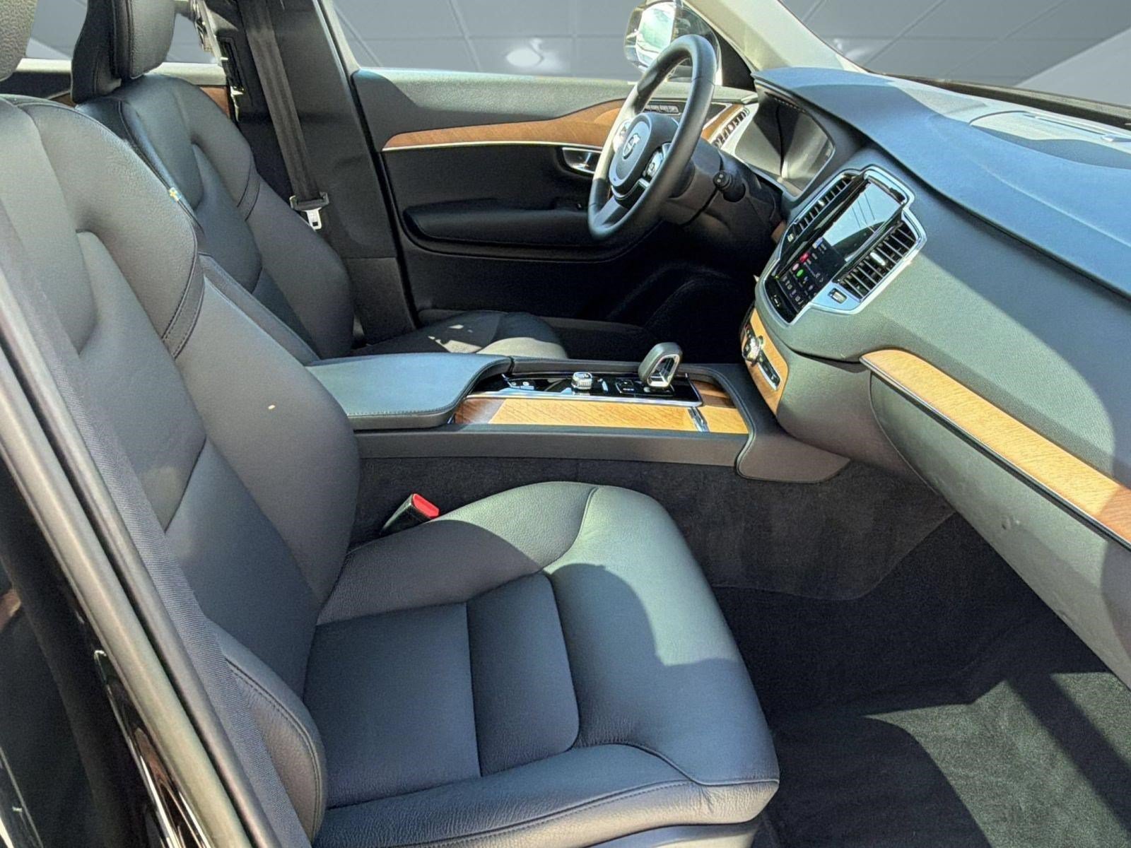 Used 2023 Volvo XC90 B6 Plus AWD/4WD image 24