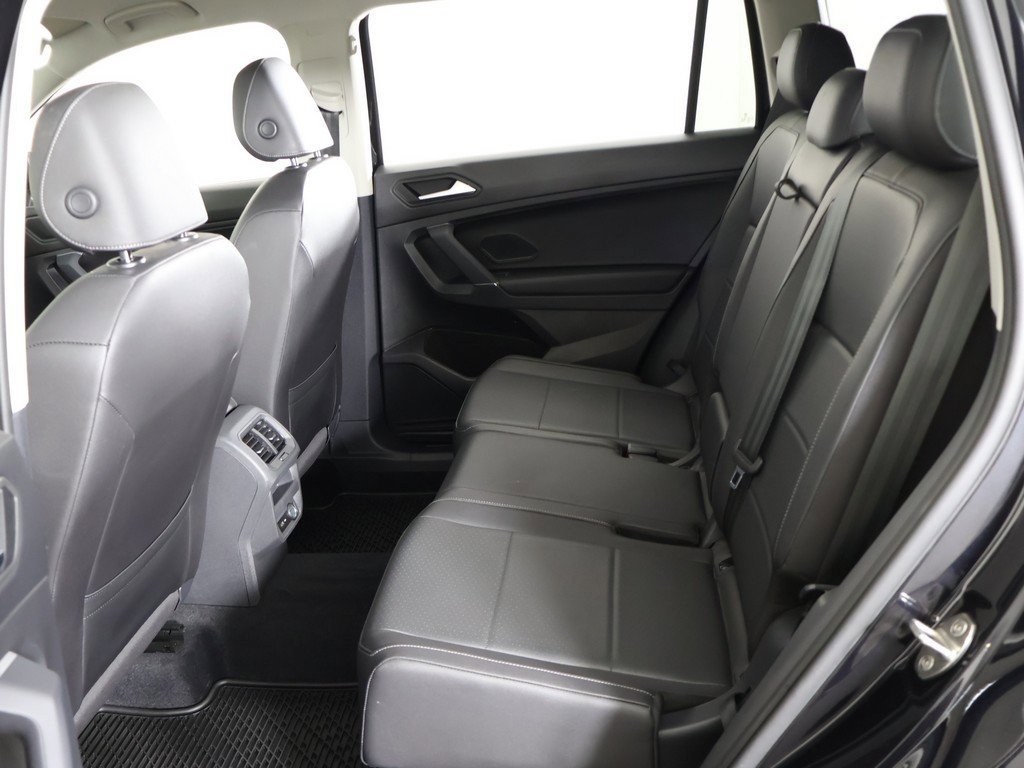 Used 2020 Volkswagen Tiguan SE image 32