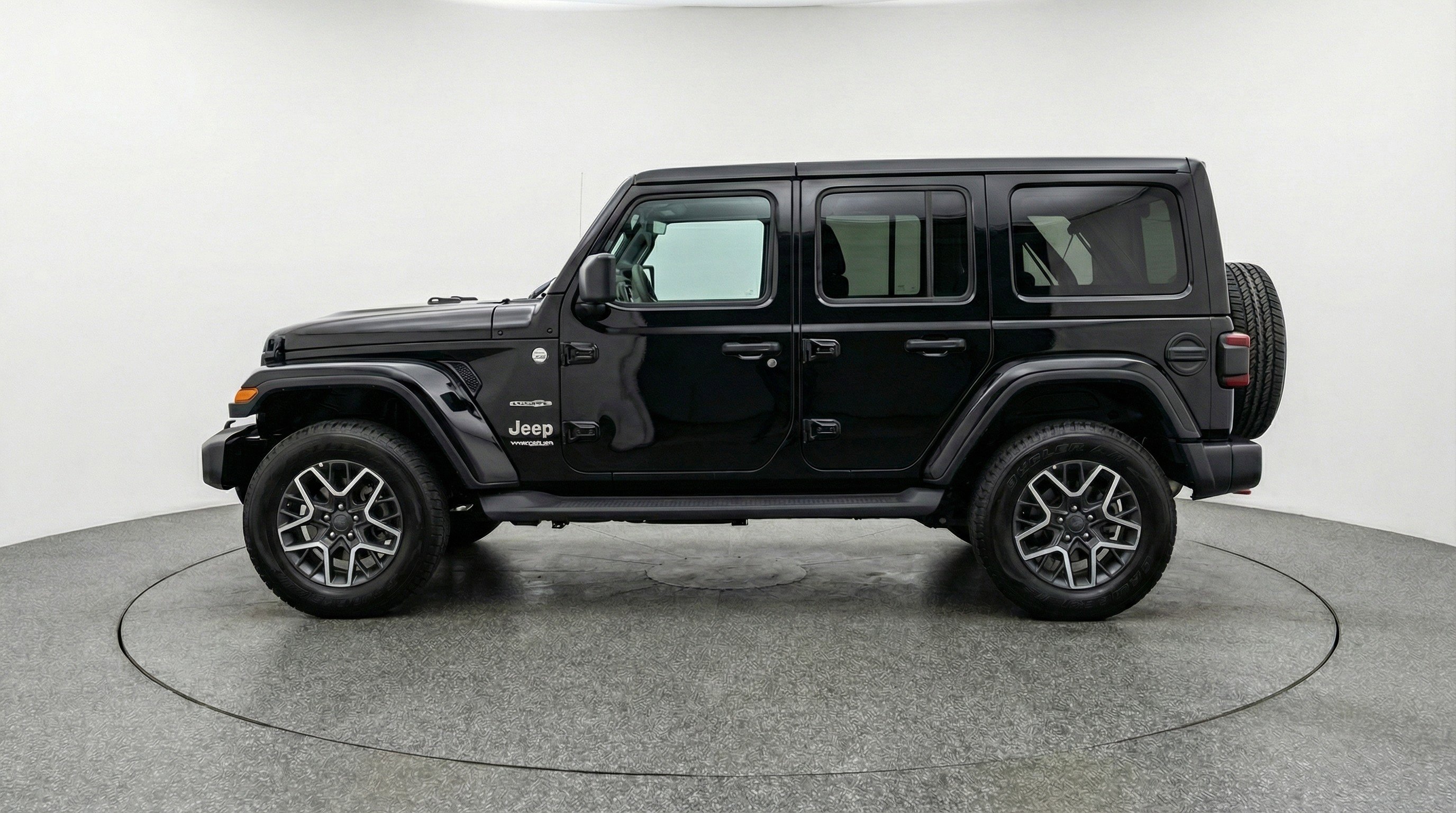 Used 2025 Jeep Wrangler Sahara image 5