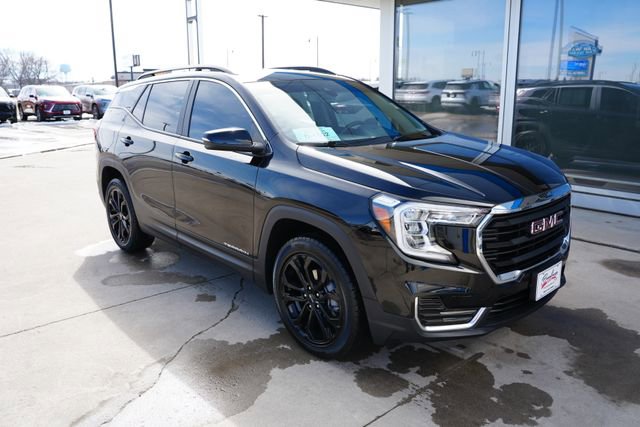 Used 2022 GMC Terrain SLE w/ Driver Convenience Package image 32