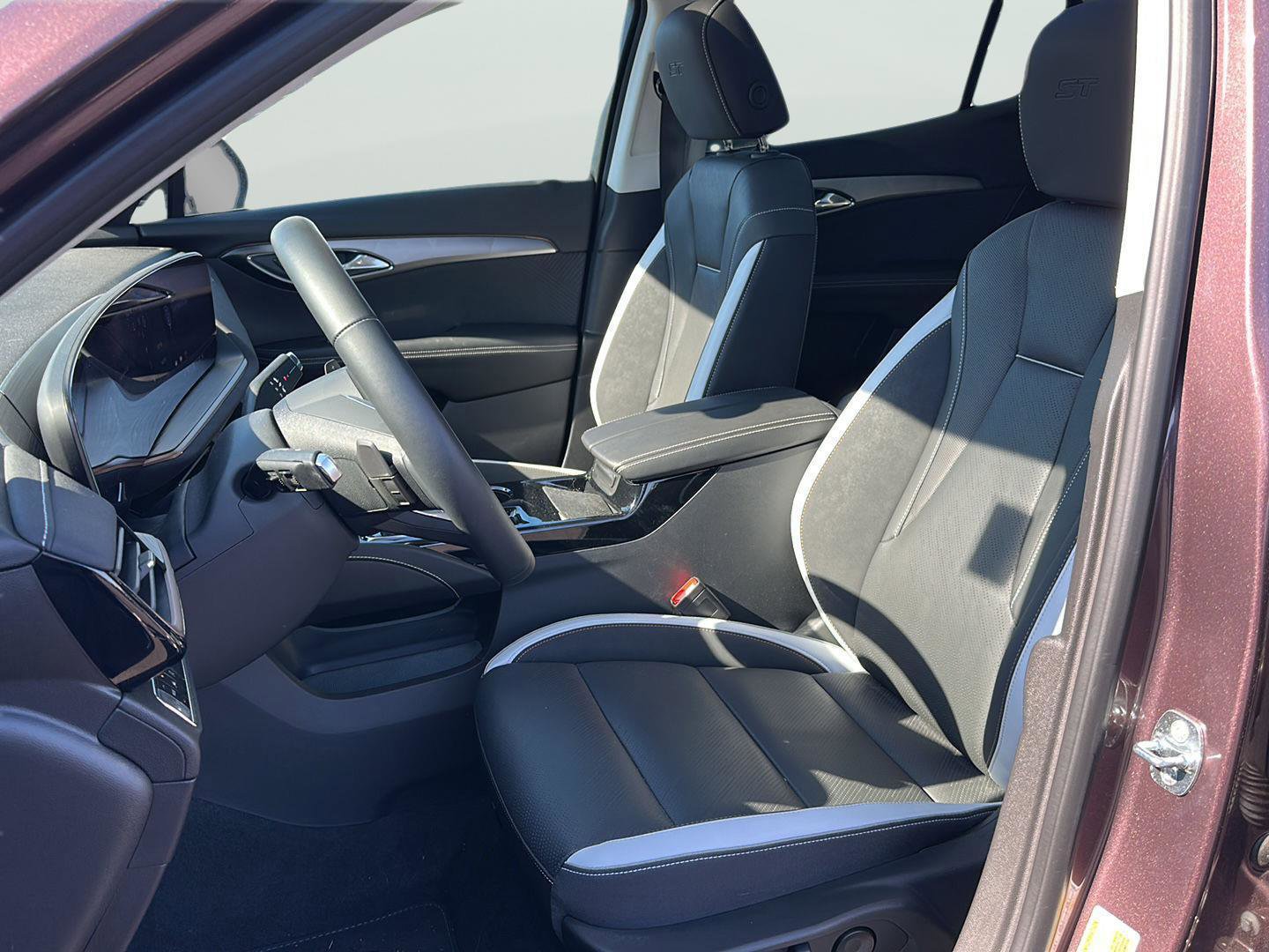 Used 2024 Buick Envision Sport Touring image 10