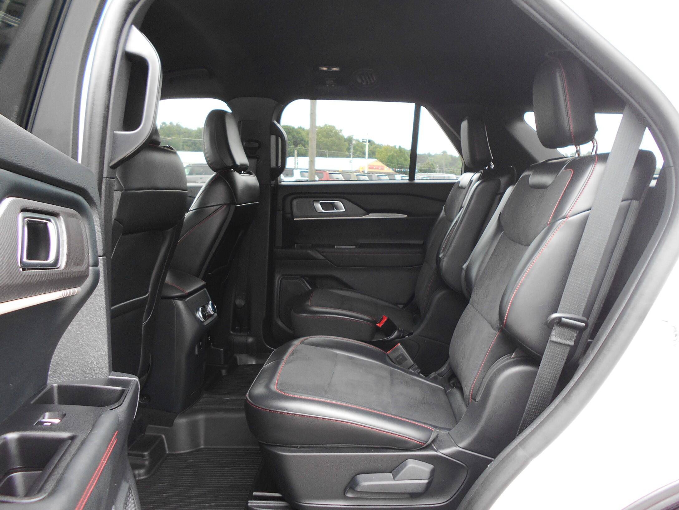 Used 2025 Ford Explorer ST AWD/4WD image 7