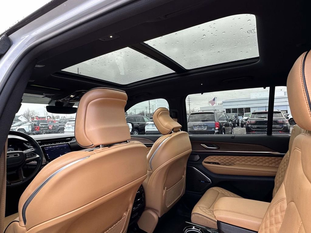 Used 2023 Jeep Grand Cherokee L Summit w/ High Altitude Package image 16