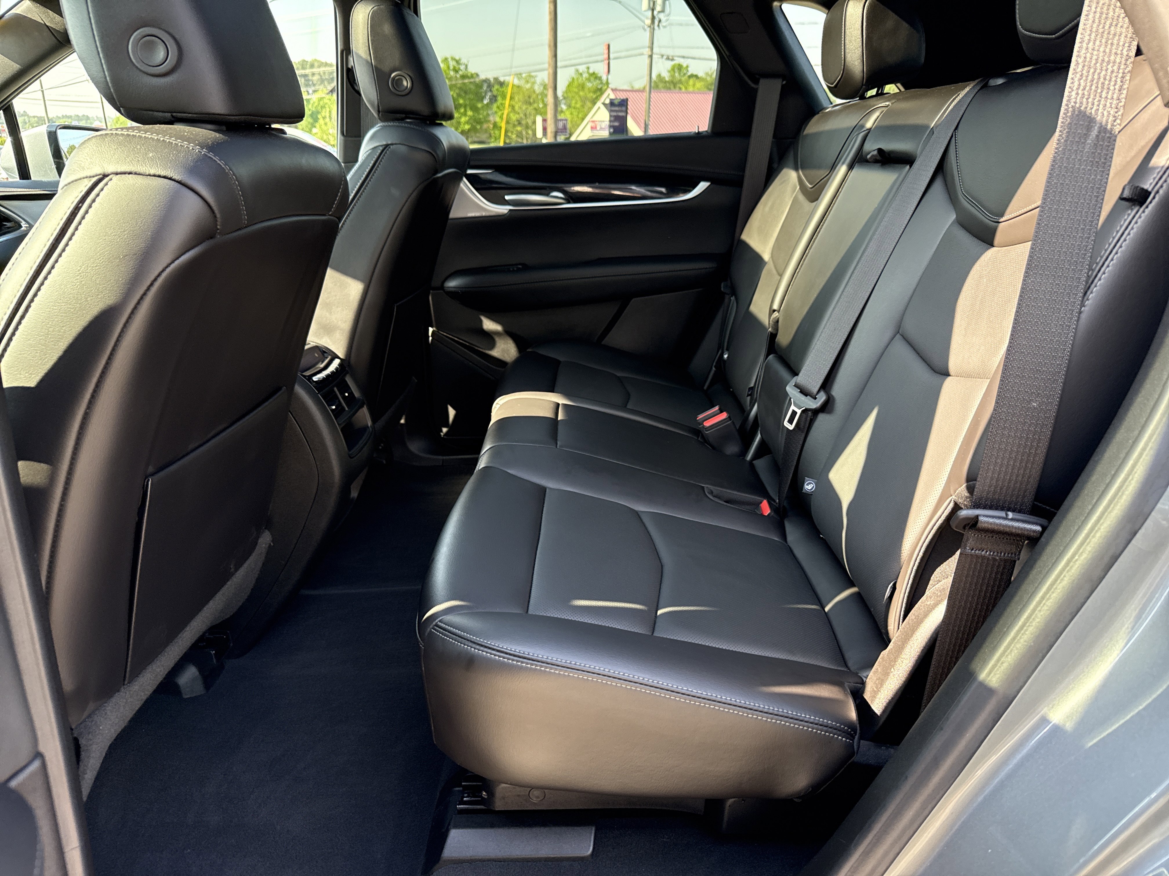 Used 2025 Cadillac XT5 Premium Luxury w/ Technology Package AWD/4WD image 31