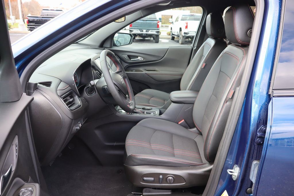 Used 2023 Chevrolet Equinox RS w/ LPO, Floor Liner Package image 4