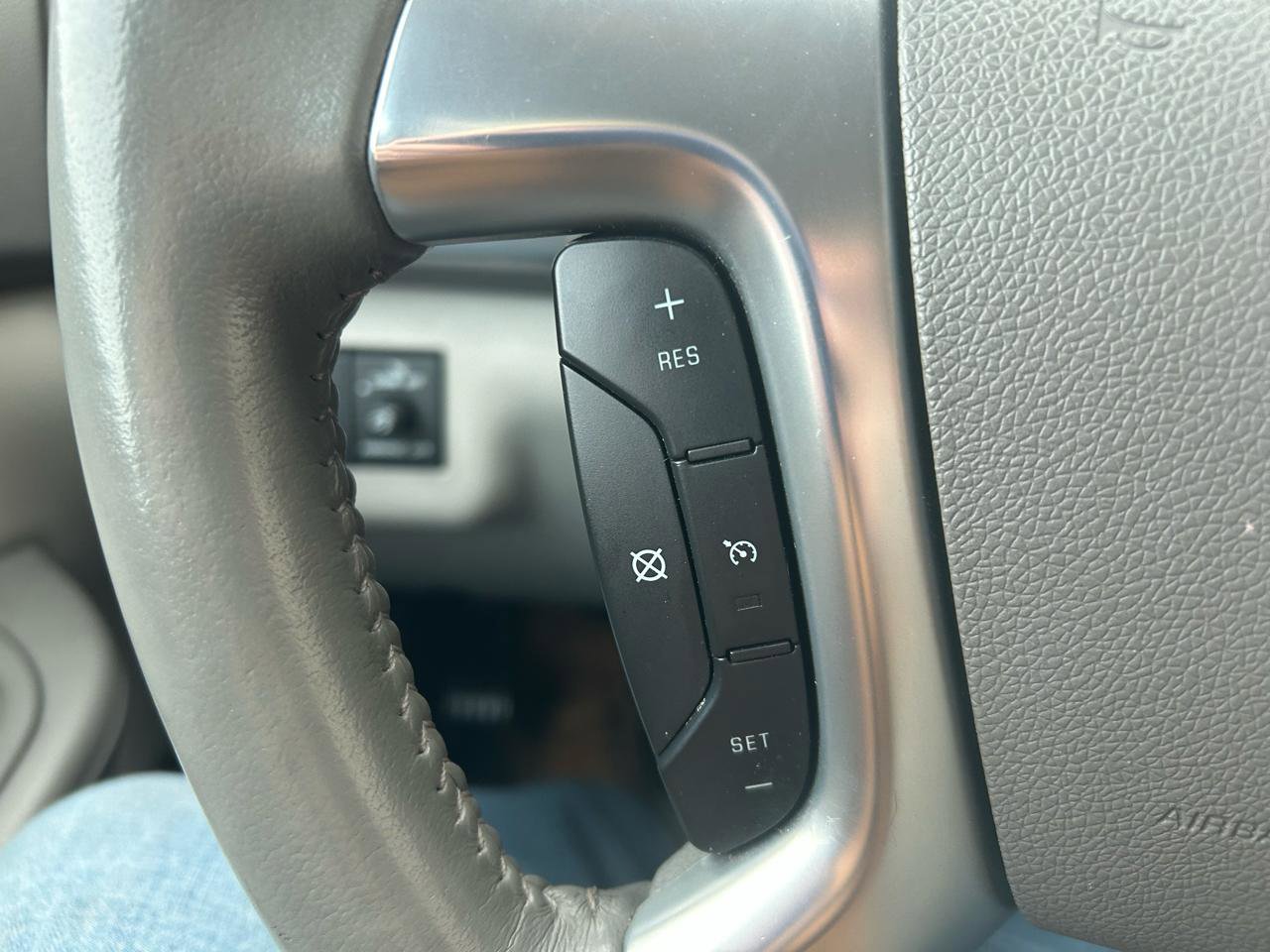 Used 2015 GMC Acadia SLE FWD image 19