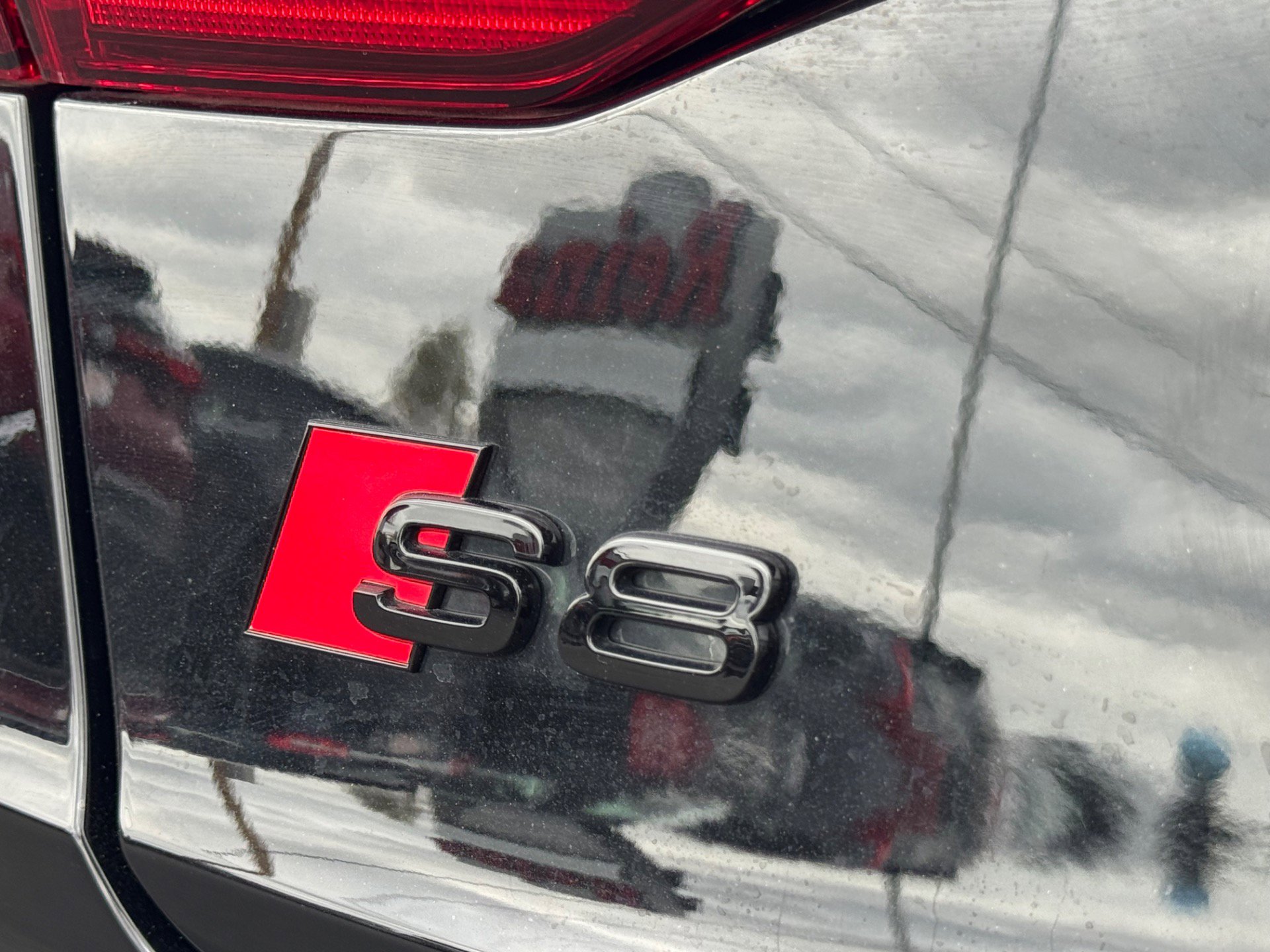 Used 2025 Audi S8 w/ Executive Package image 36