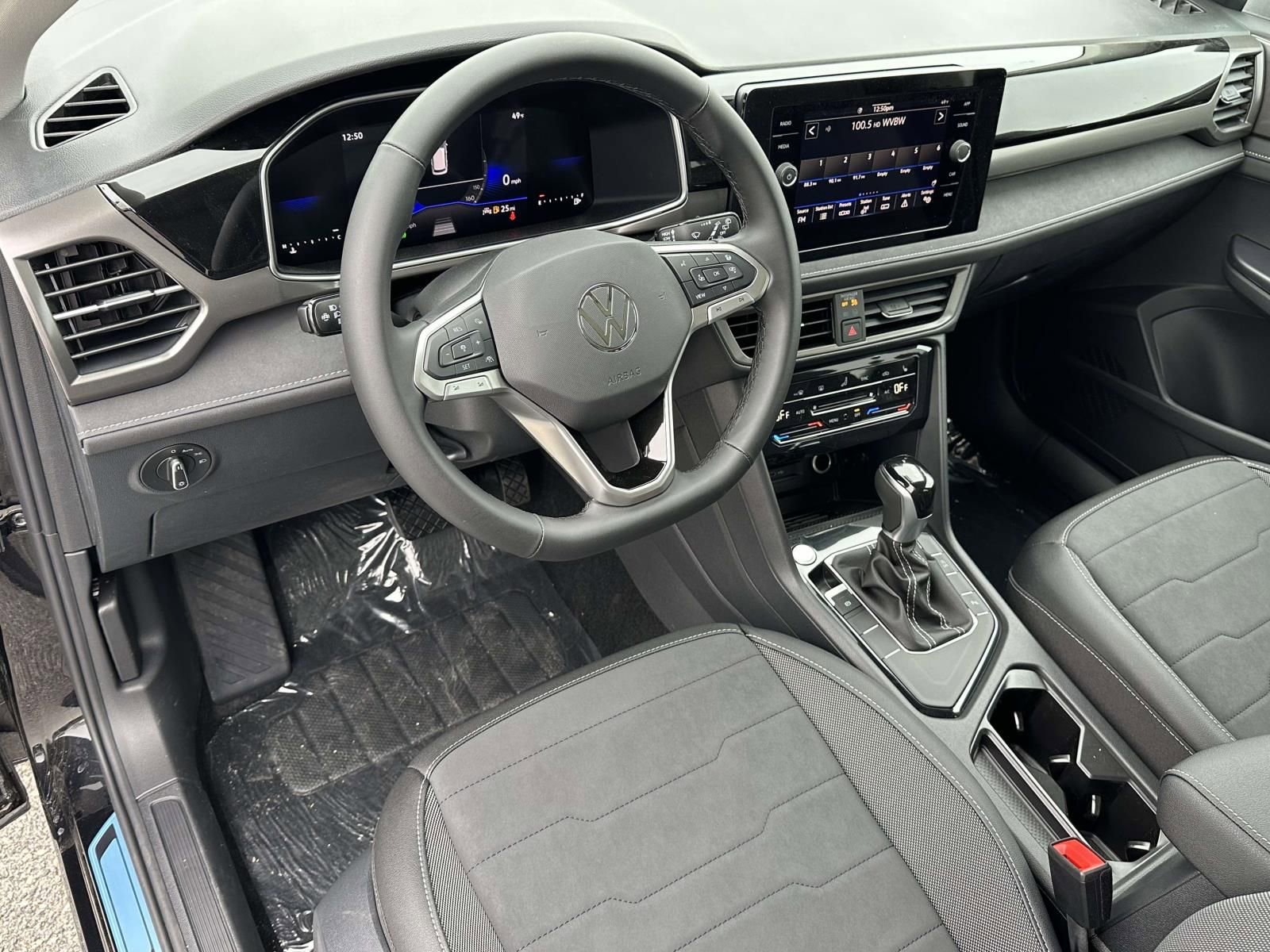 New 2026 Volkswagen Taos SE FWD image 10