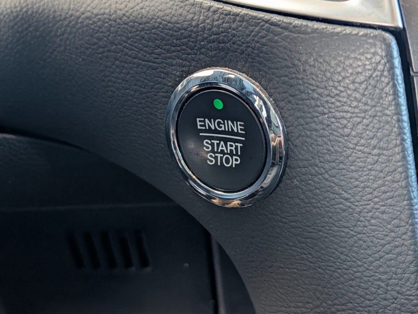 Used 2017 Ford Edge Titanium w/ Equipment Group 301A image 21