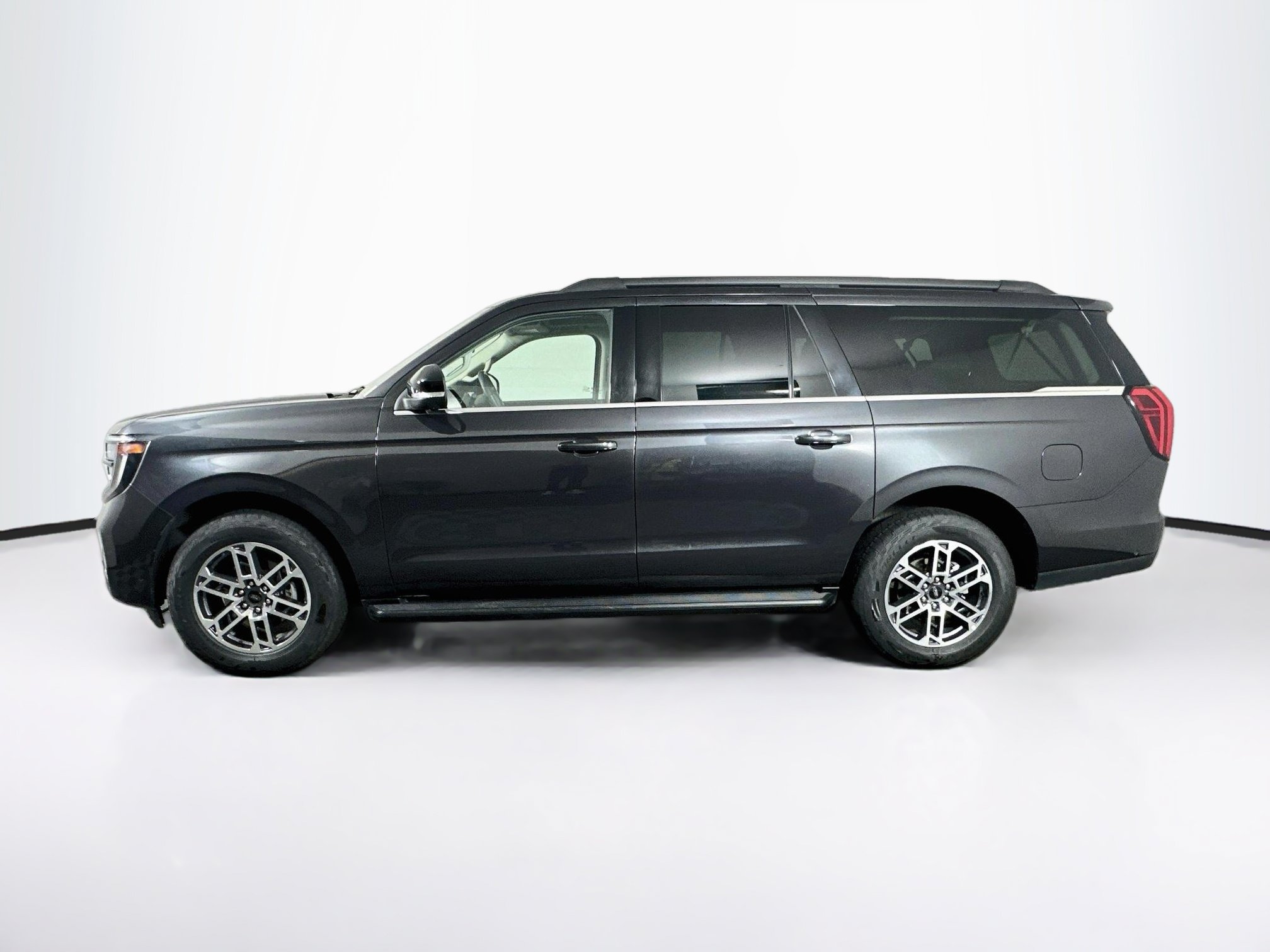 Used 2025 Ford Expedition Max Active AWD/4WD image 4
