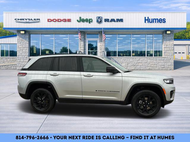 New 2025 Jeep Grand Cherokee 4WD image 2